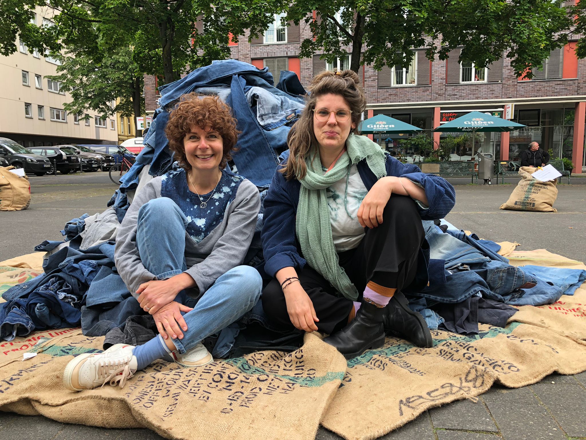 Jeans-Recycling Tonne